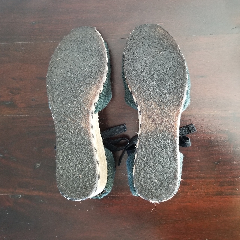 UGG AUSTRALIA "Delmar" Espadrilles, Olive Green- Size 6 - Picture 4 of 8
